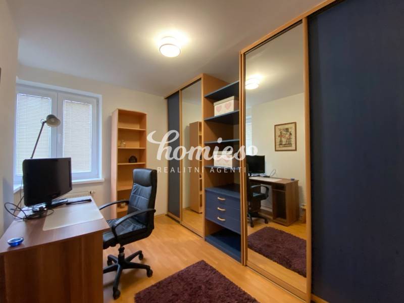 RENT Three bedroom apartment + garage Nitra