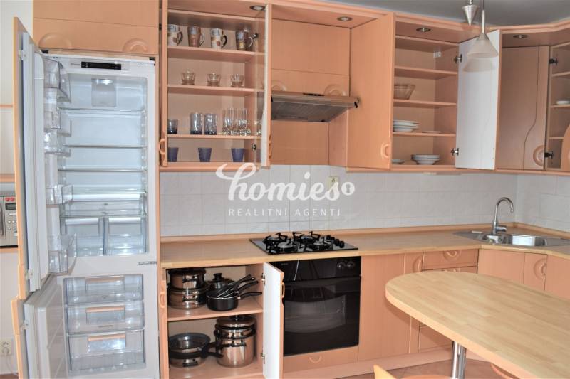 RENT Three bedroom apartment + garage Nitra