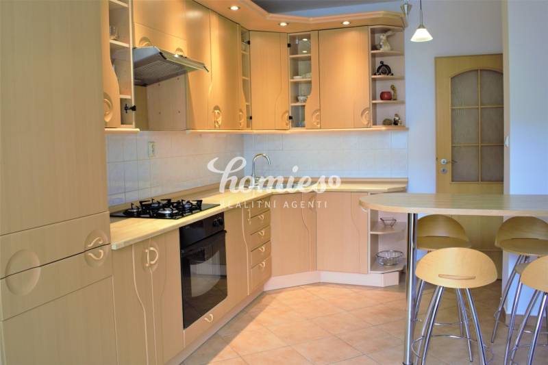 RENT Three bedroom apartment + garage Nitra