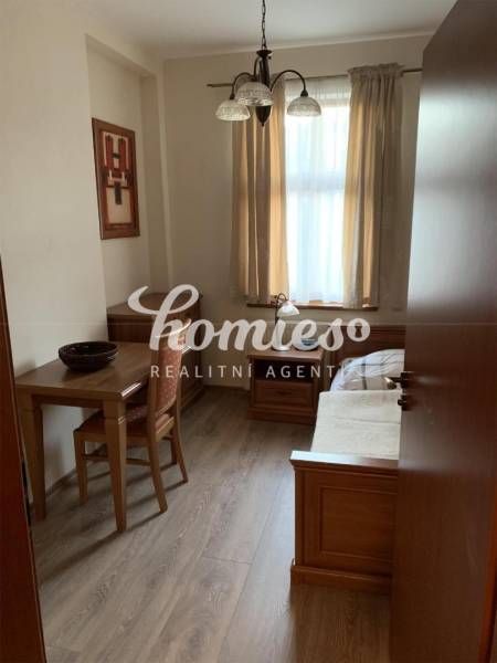 FOR RENT Three bedroom flat with air-conditioning, Nitra center