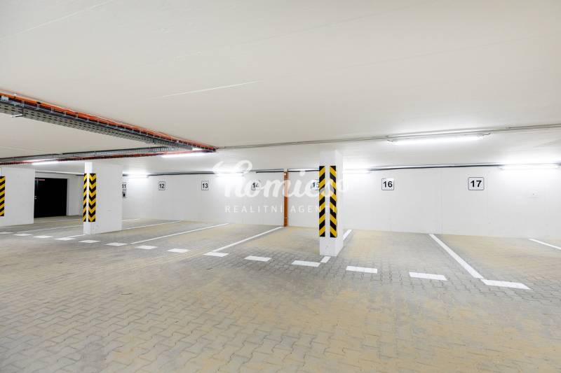 RENT offices - city center with garage parking