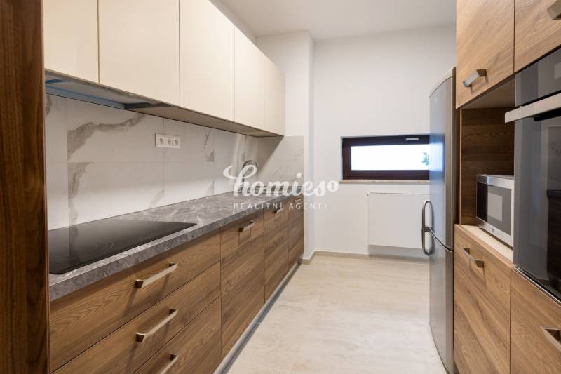 FOR RENT 2-bedroom apartment in the city center with parking 