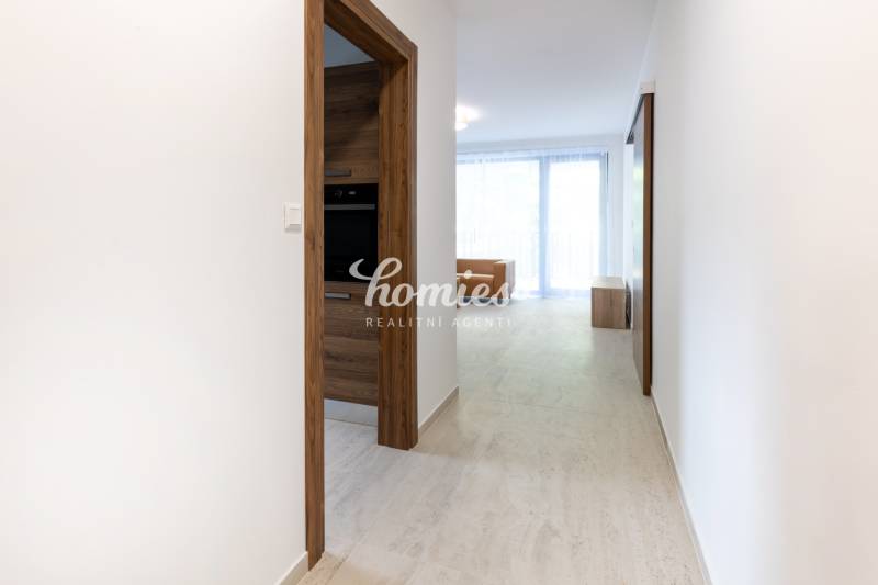 FOR RENT 2-bedroom apartment in the city center with parking 