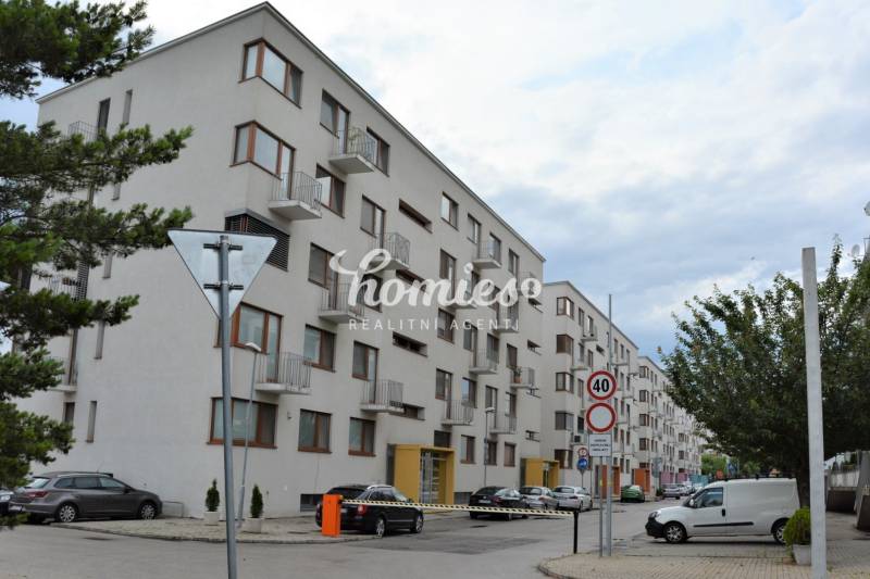 2 bedroom apartment for rent, AC, garage, Botanicka Nitra