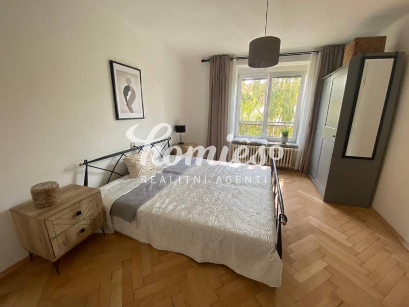 FOR RENT 2-bedroom apartment with the atmosphere of a house, center