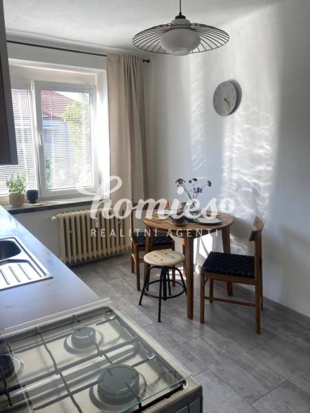 FOR RENT 2-bedroom apartment with the atmosphere of a house, center