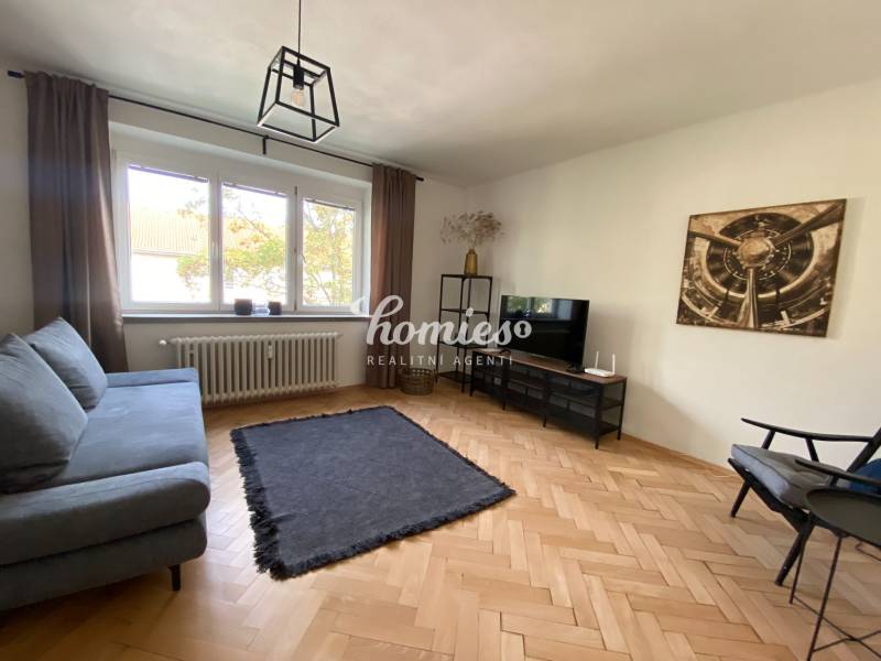 FOR RENT 2-bedroom apartment with the atmosphere of a house, center