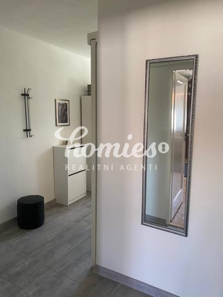 FOR RENT 2-bedroom apartment with the atmosphere of a house, center