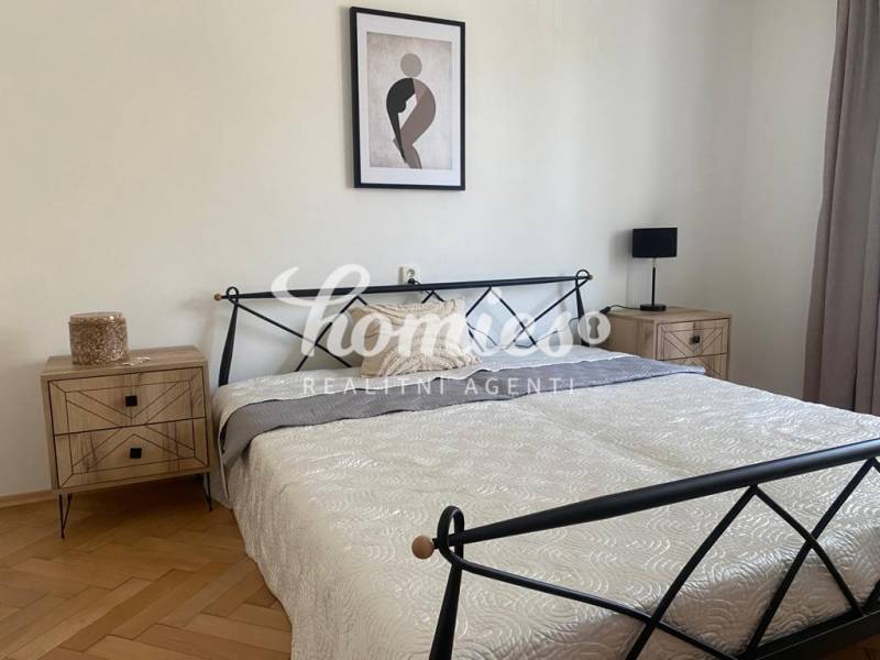 FOR RENT 2-bedroom apartment with the atmosphere of a house, center