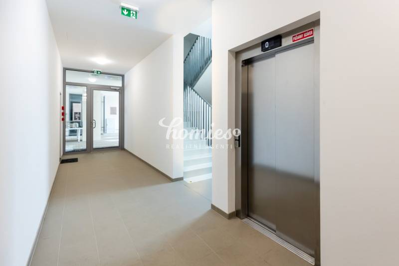 Luxury one bedroom flat with garage for Rent, Nitra - city centrum 