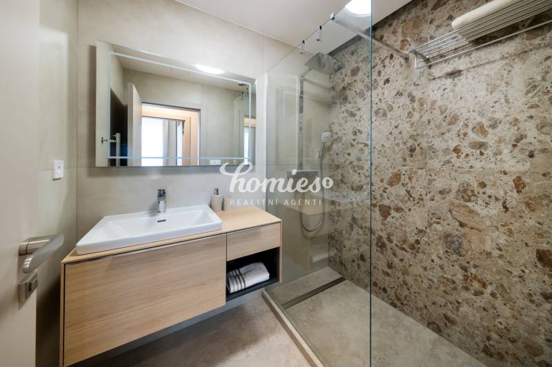 Luxury one bedroom flat with garage for Rent, Nitra - city centrum 