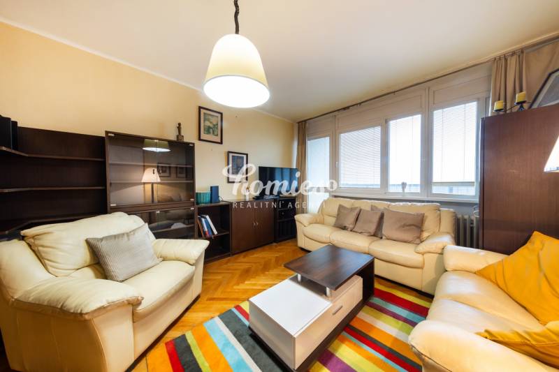 FOR SALE: 3-bed apartment in the city center with a unique city view